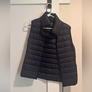 UNIQLO S navy puffer vest